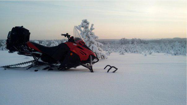 sniega motocikla kabarē foto