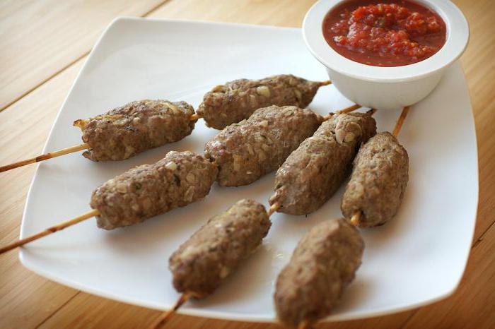 Shish kebabs no maltas gaļas (lulya-kebab): recepte