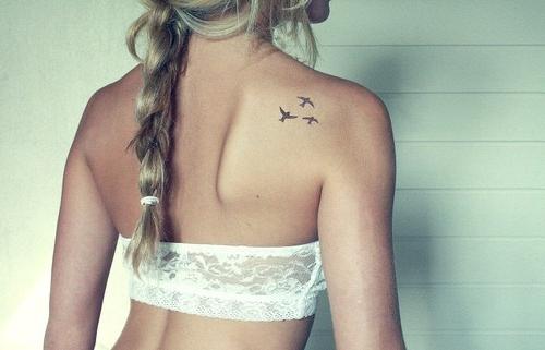 Tetovēšana meitenēm uz lāpstiņas: izvēlieties modeli